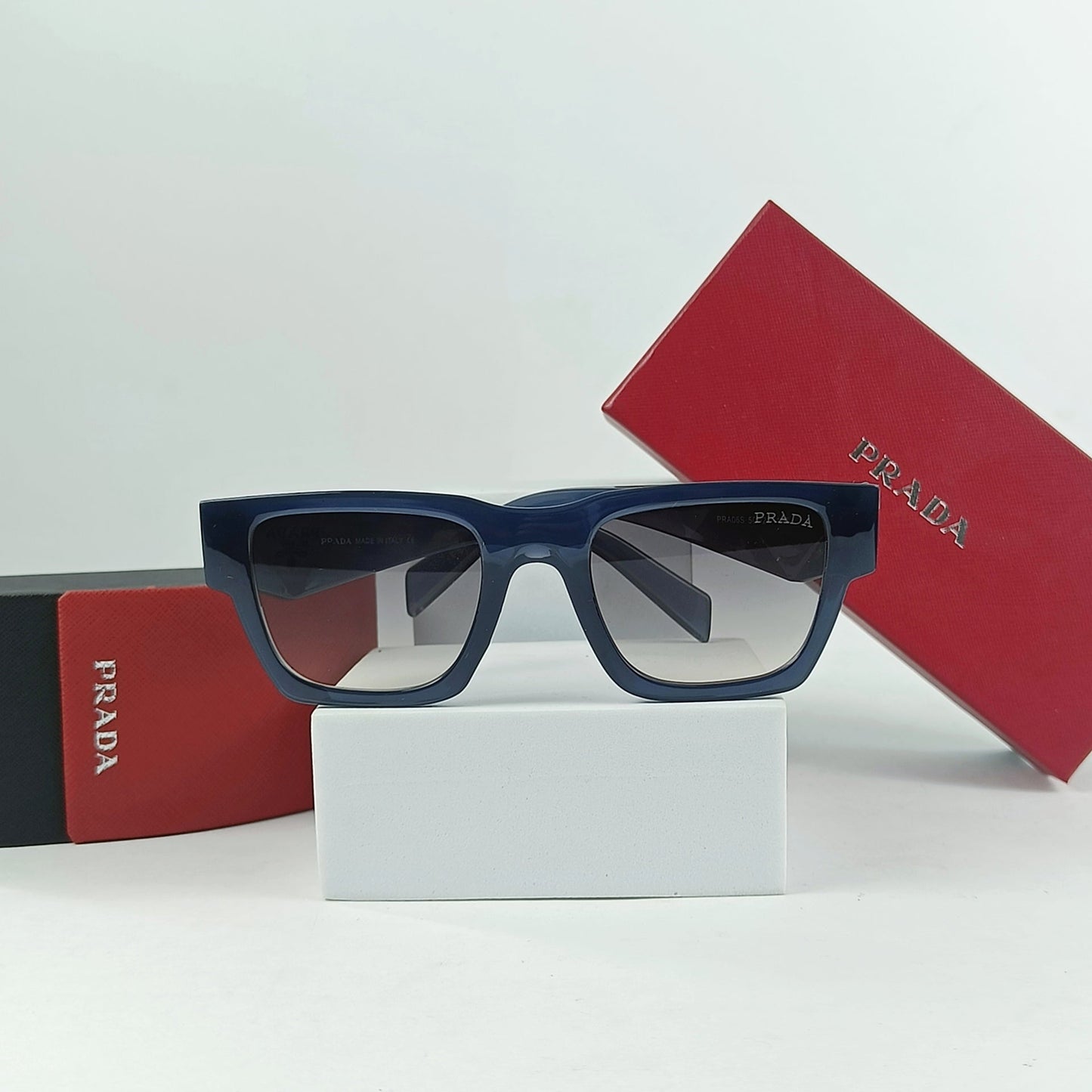 PRADA SUNGLASS