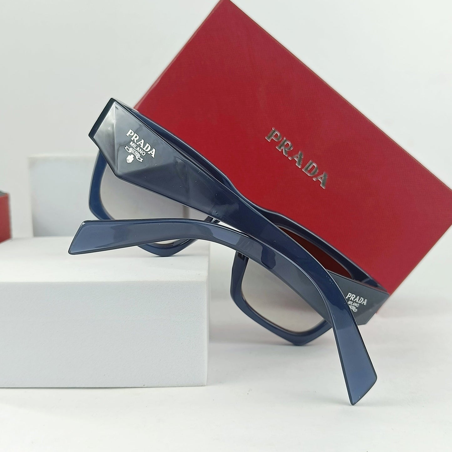 PRADA SUNGLASS