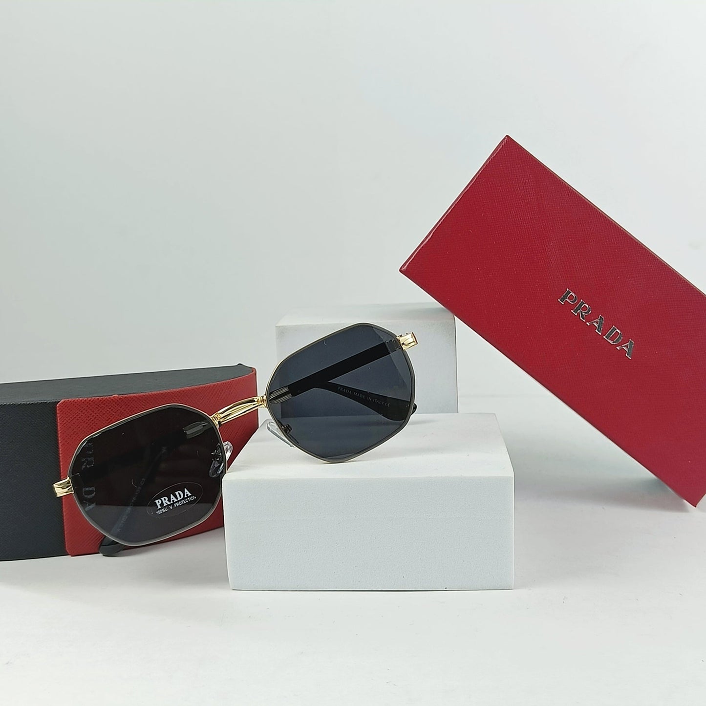 PRADA SUNGLASS